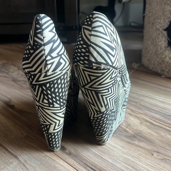 Random - Picture 2 of 4